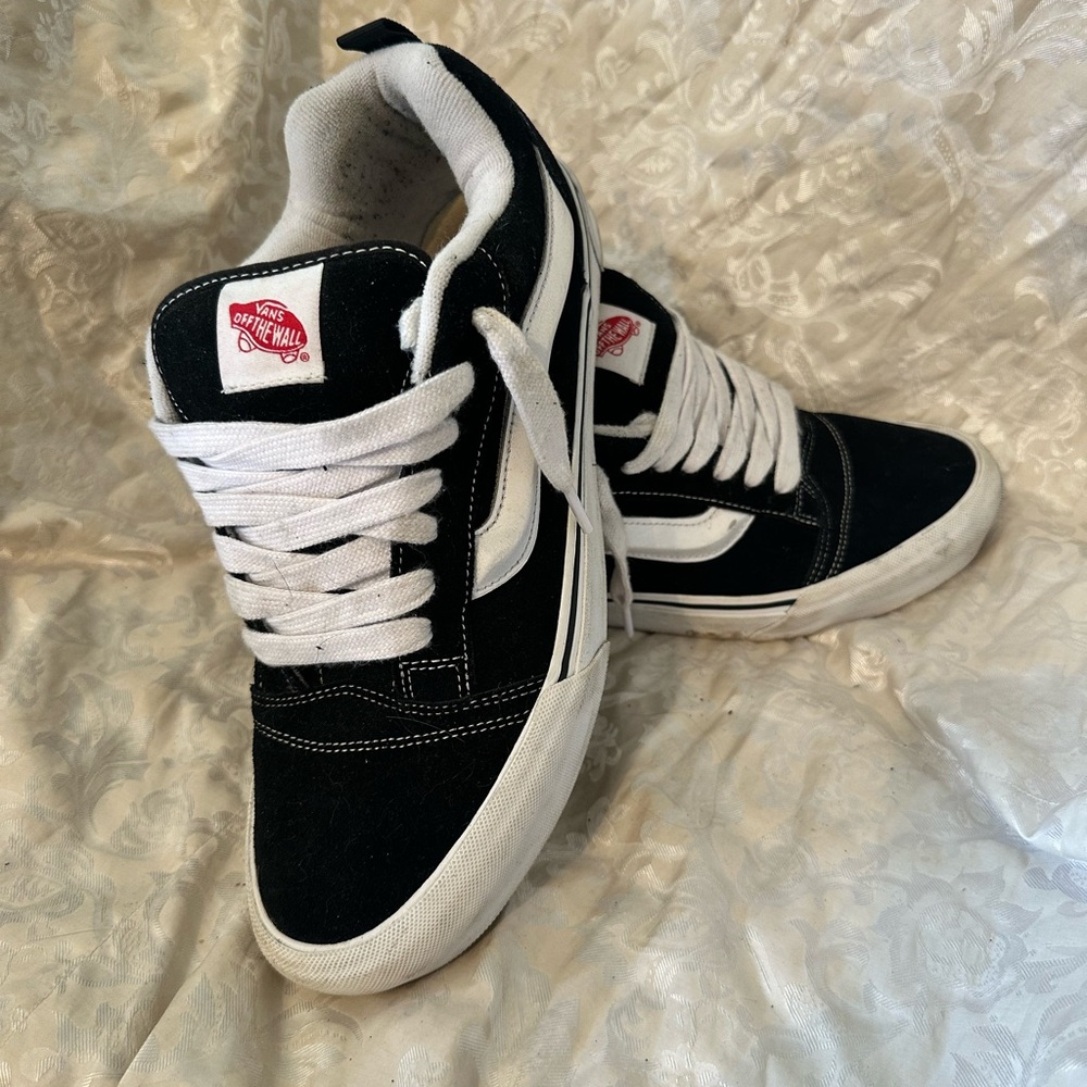 Vans Black and White Men's Sneak